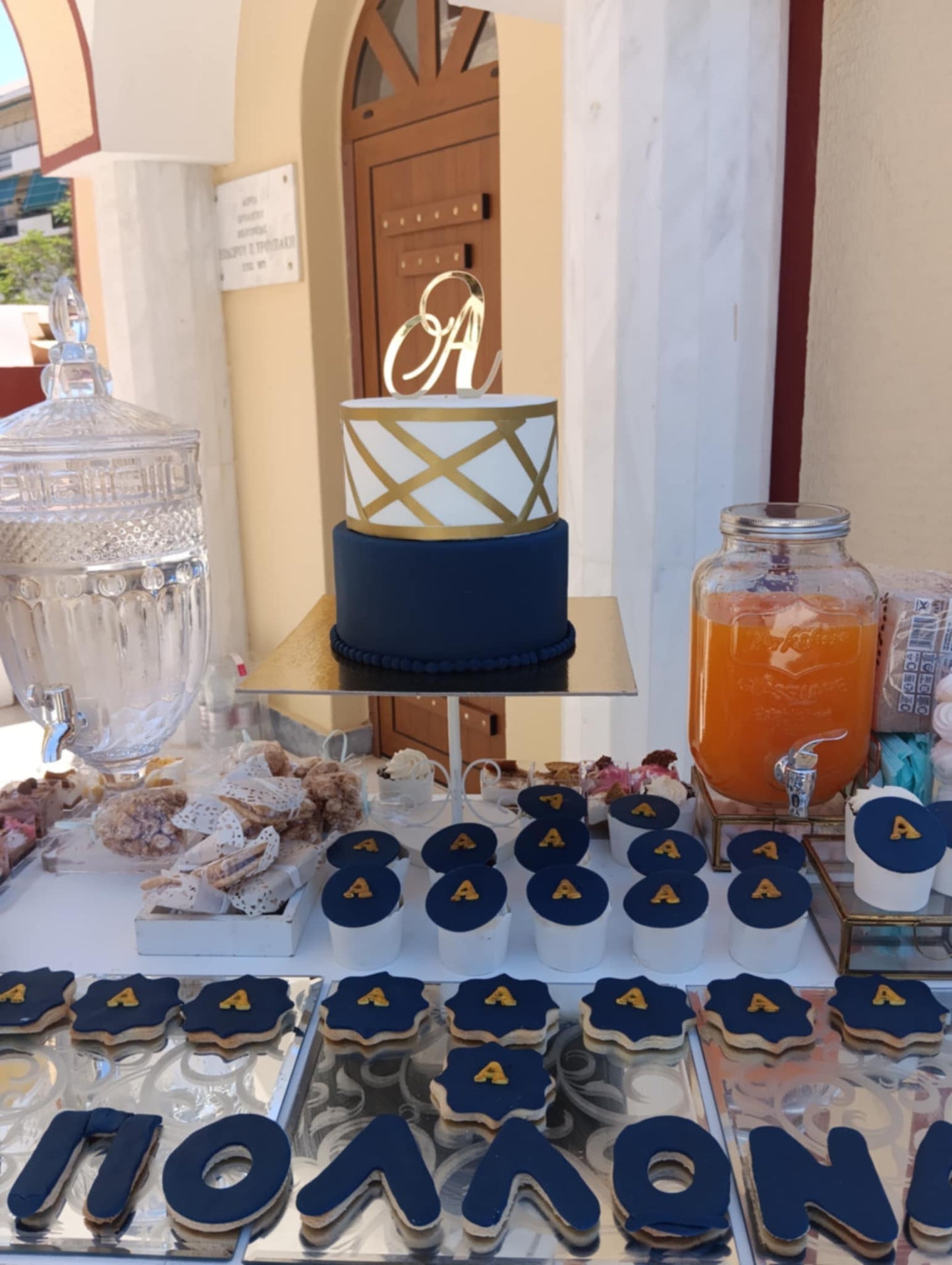 Candy bar 100 ατόμων με θέμα το αρχικό γράμμα