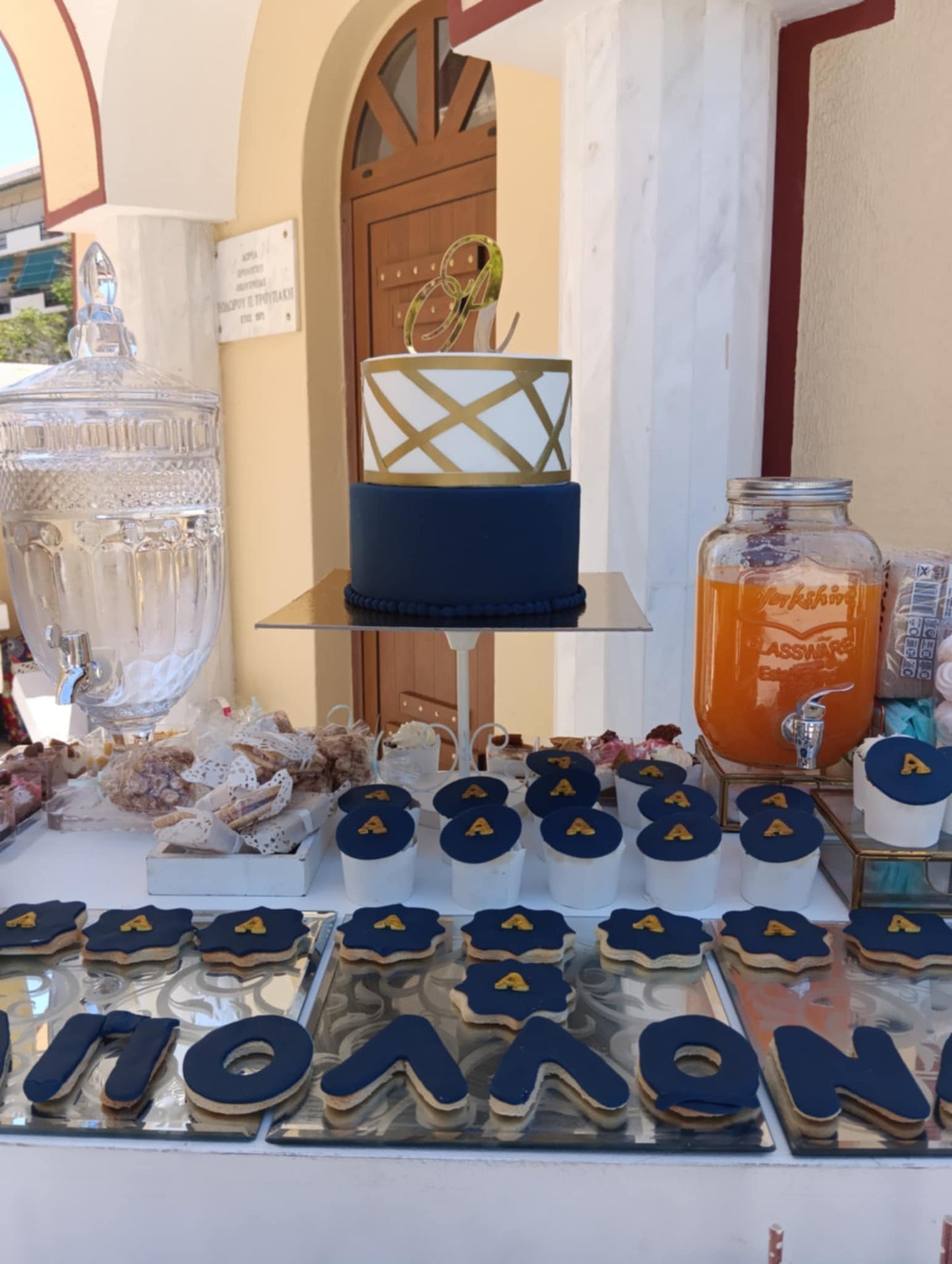 Candy bar 100 ατόμων με θέμα το αρχικό γράμμα