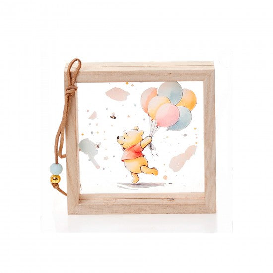 Μπομπονιέρα χειροποίητη ξύλινη κορνίζα με διαφανές plexiglass σχέδιο γουίνι Model:ΚΠΔ-55