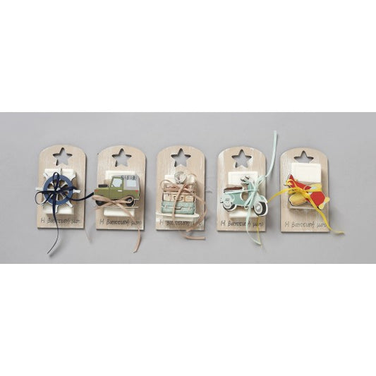 Μπομπονιέρα βάπτισης ξύλινή βάση με σαπουνάκι και φιγούρα Model:ΣΒΤ-224-234-230-225-237