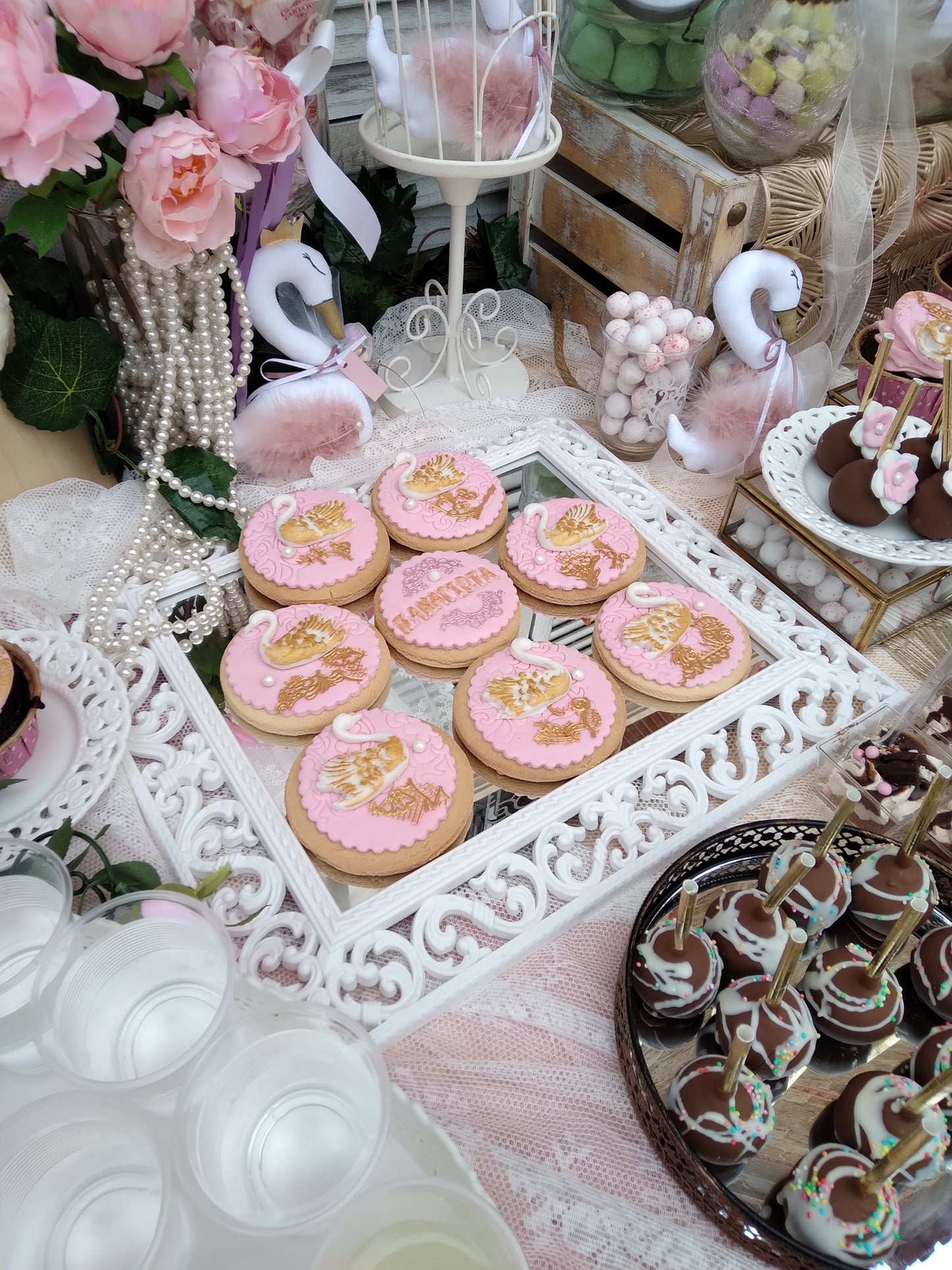 Candy bar 100 ατόμων με θέμα Κύκνος