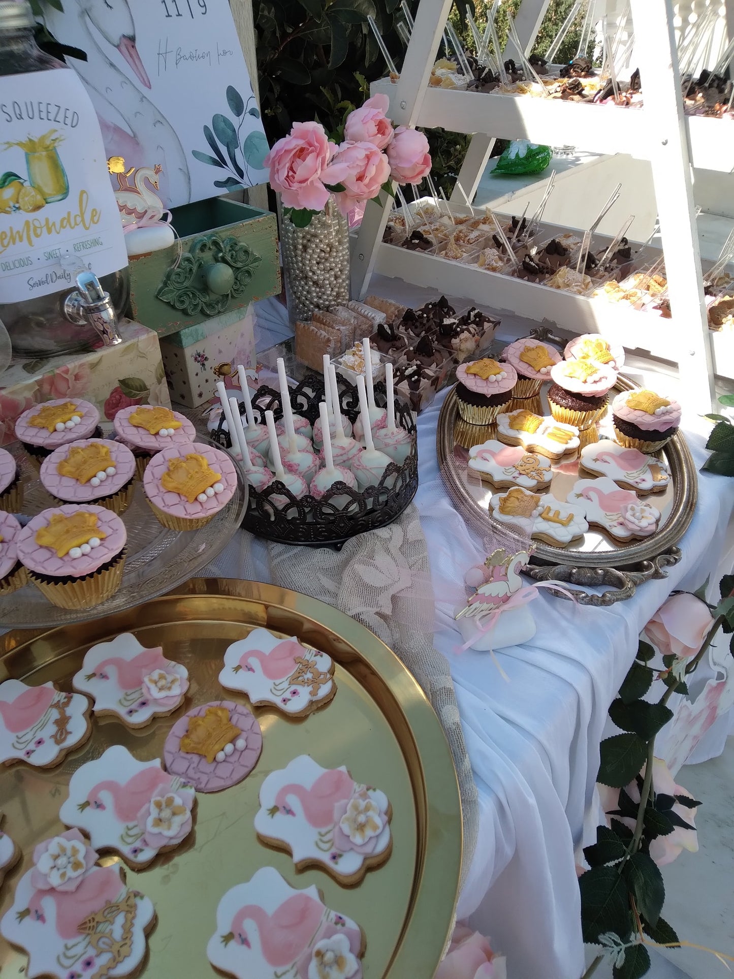 Candy bar 100 ατόμων με θέμα Κύκνος