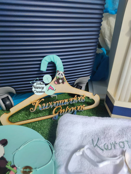 Κρεμάστρα με όνομα για το βαφτιστικό ρούχο με θέμα Panda