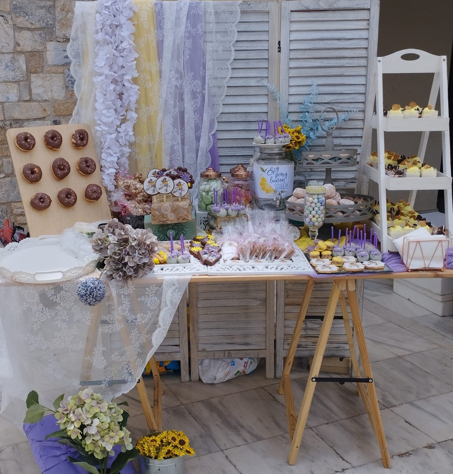 Candy bar 100 ατόμων με θέμα κοριτσάκι με πατίνι