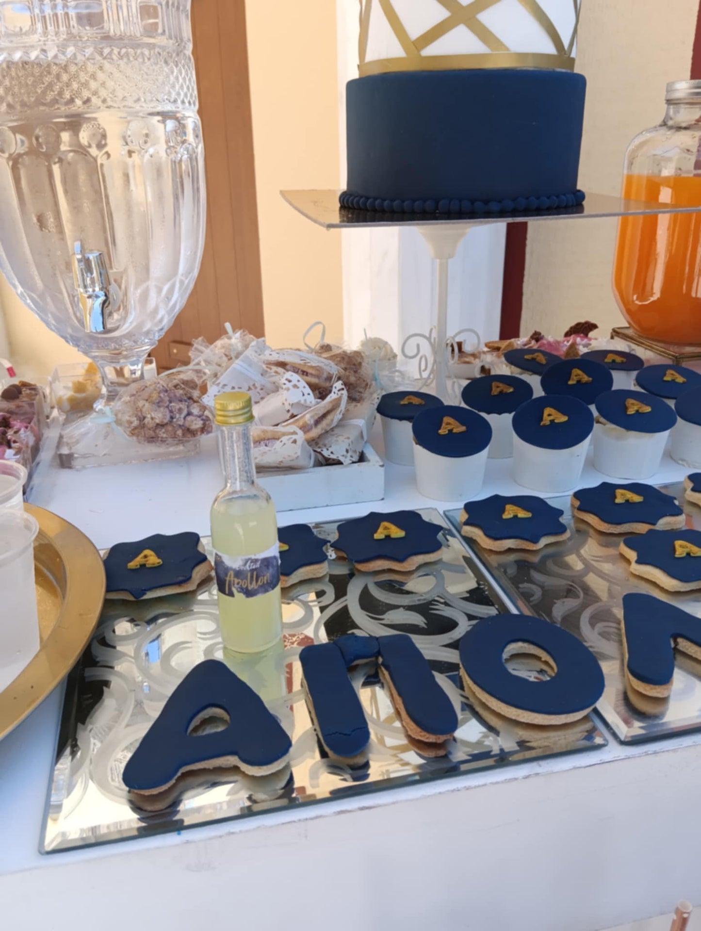 Candy bar 100 ατόμων με θέμα το αρχικό γράμμα