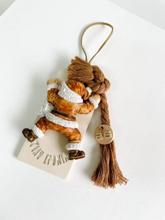 Ταμπελάκι Καλή Χρονιά Αη Βασίλης σκαρφαλώνει Έλενα Μανάκου