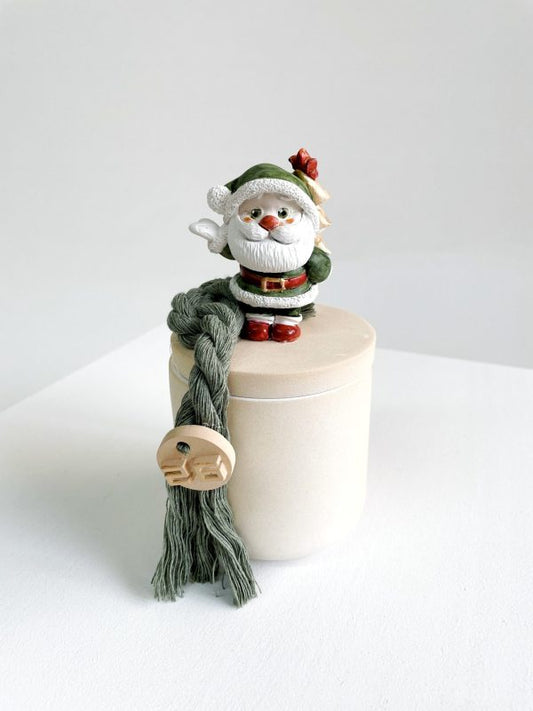 Κουτάκι ψηλό με κερί και Αη Βασίλη και δέντρο Έλενα Μανάκου